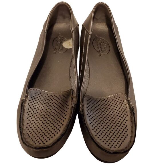 LIFE Stride Ladies Size 7 Silver Simply Comfort Loafers - Picture 2 of 5